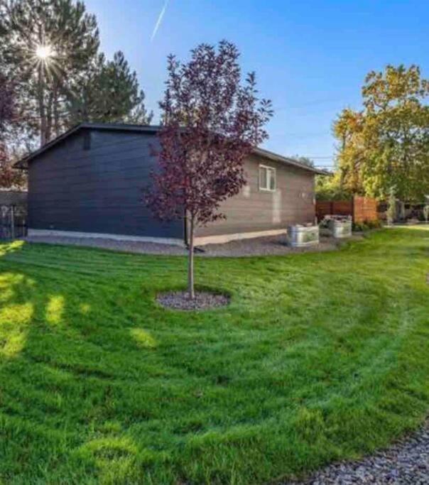Mid Century Modern Boise-River Bungalow W/ Hot Tub Екстериор снимка