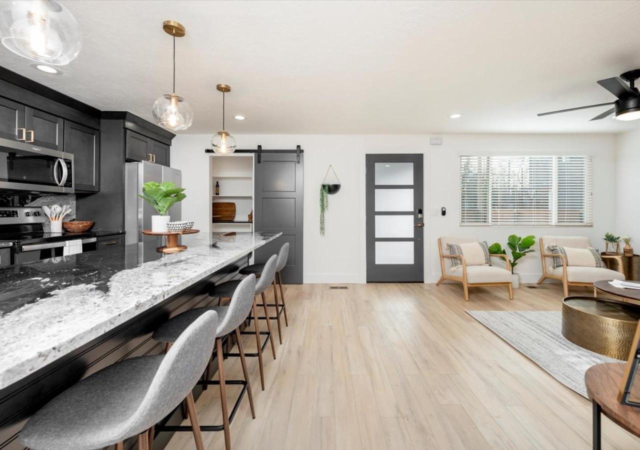 Mid Century Modern Boise-River Bungalow W/ Hot Tub Екстериор снимка